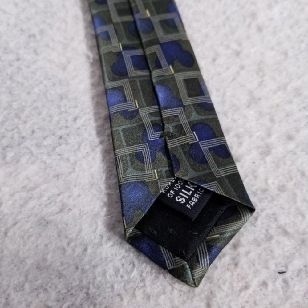 Disney Walt Disney World Mickey Mouse Neck Tie - Picture 3 of 8